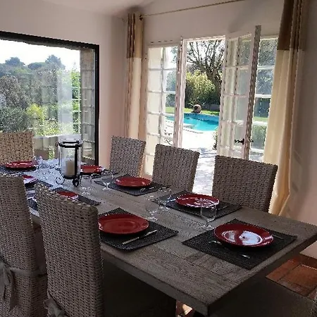 Hébergement de vacances Sainte-maxime Sleeps 8 Pool Wifi